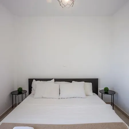 Argo First Line Apartment *
