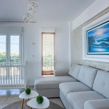 Argo First Line Apartment Polychrono