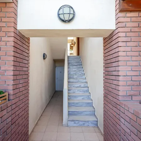 شقة Argo First Line