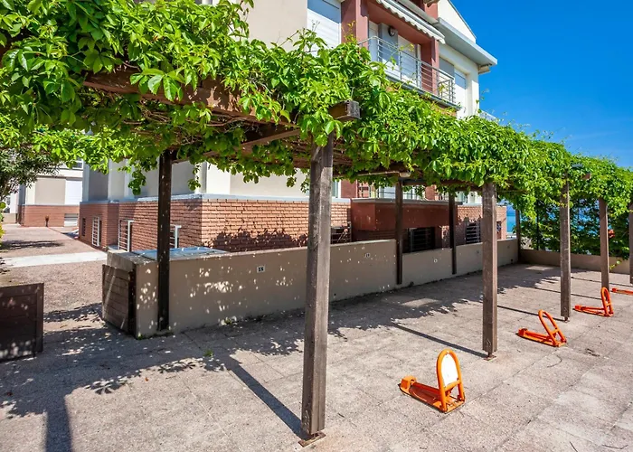 Argo First Line Apartman Políhrono